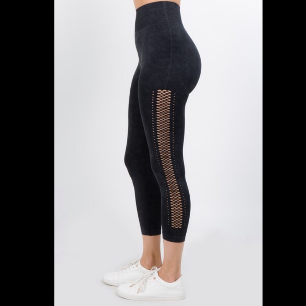 Women’s Vintage Black Capri Leggings